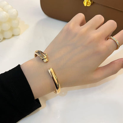 ¡®Aura Jewels¡¯PANTHERE GOLD OPEN BRACELET