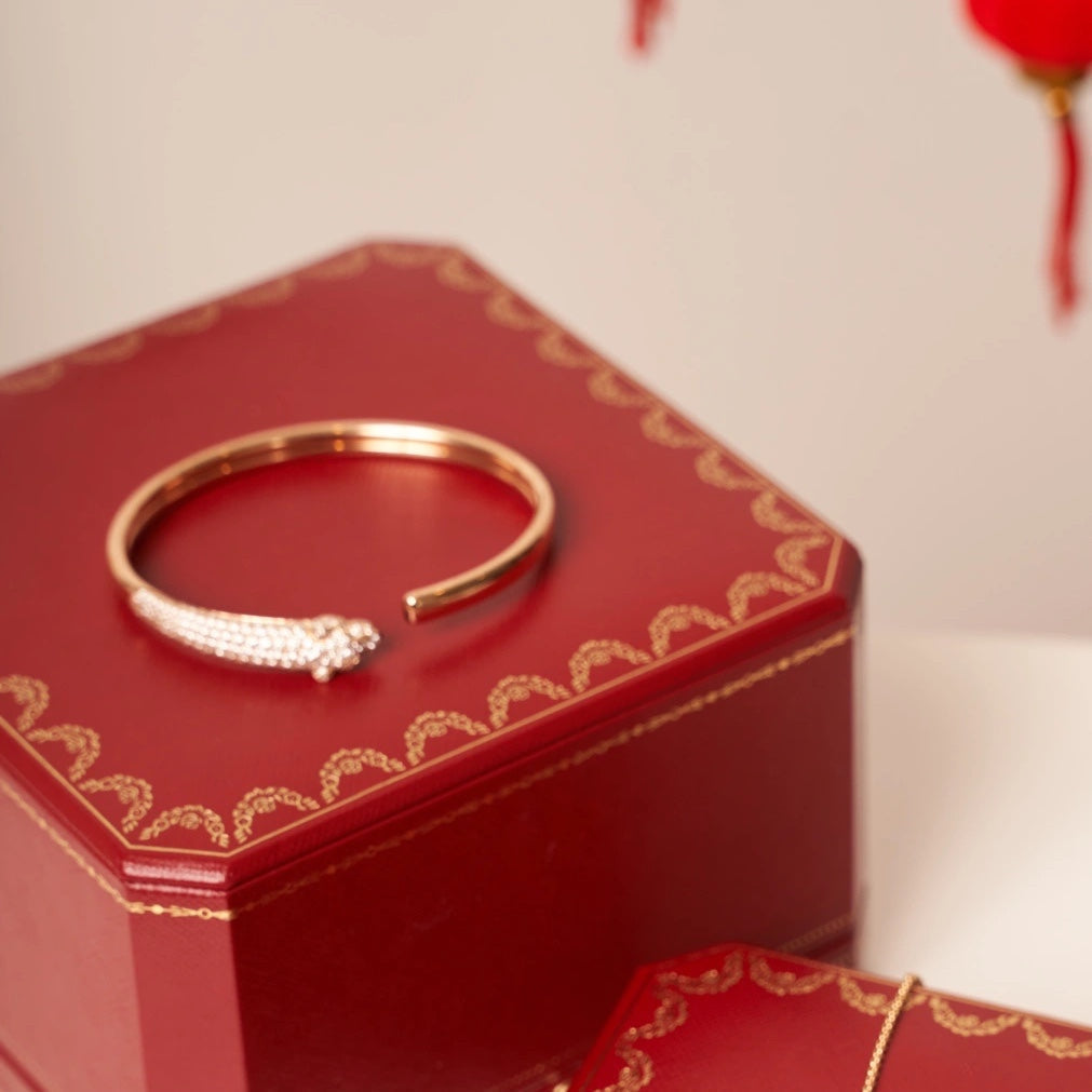 ¡®Aura Jewels¡¯PANTHERE ROSE GOLD DIAMOND OPEN BRACELET