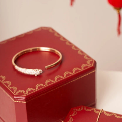 ¡®Aura Jewels¡¯PANTHERE ROSE GOLD DIAMOND OPEN BRACELET