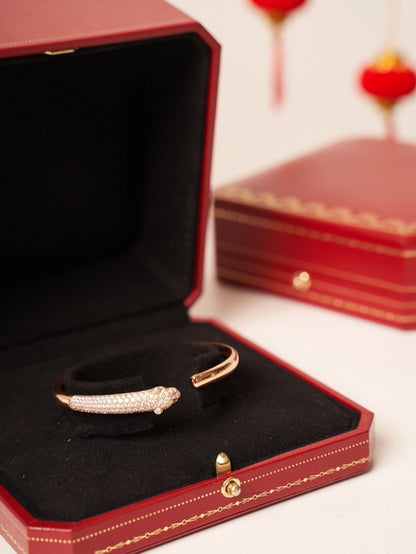 ¡®Aura Jewels¡¯PANTHERE ROSE GOLD DIAMOND OPEN BRACELET
