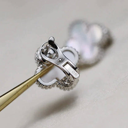 ¡®Aura Jewels¡¯CLOVER MEDIUM 1 MOTIFS  WHITE MOP EARRINGS SILVER