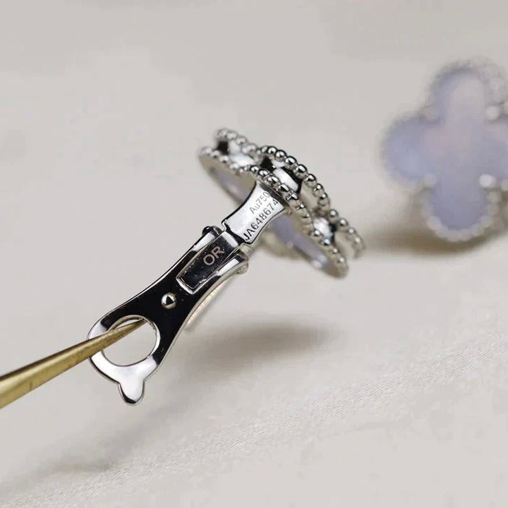 ¡®Aura Jewels¡¯CLOVER MEDIUM 1 MOTIFS  WHITE MOP EARRINGS SILVER