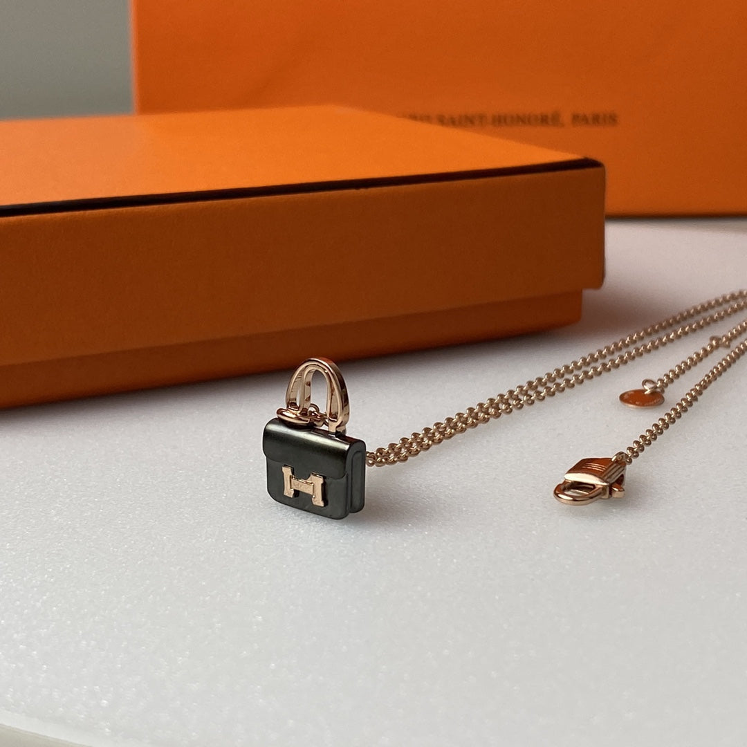 ¡®Aura Jewels¡¯CONSTANCE BLACK PEDANT PINK GOLD NECKLACE