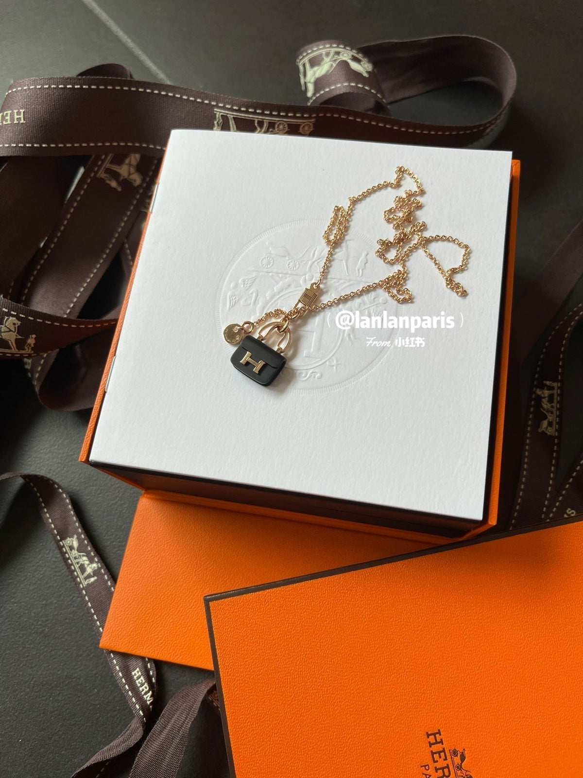 ¡®Aura Jewels¡¯CONSTANCE BLACK PEDANT PINK GOLD NECKLACE