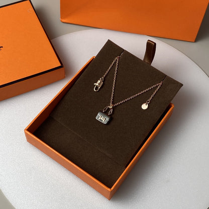 ¡®Aura Jewels¡¯CONSTANCE BLACK PEDANT PINK GOLD NECKLACE