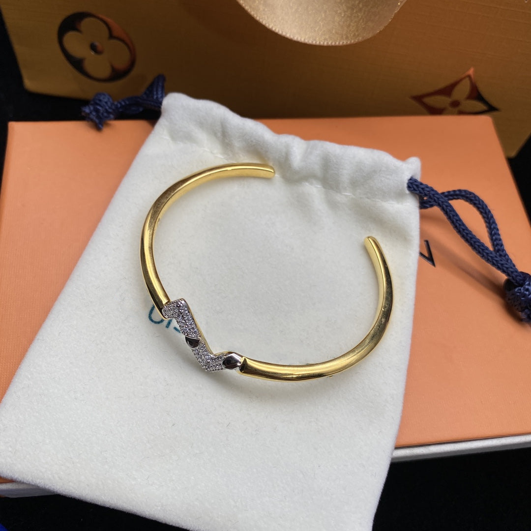 ¡®Aura Jewels¡¯VOLTE UPSITE DOWN DIAMOND GOLD OPEN BRACELET