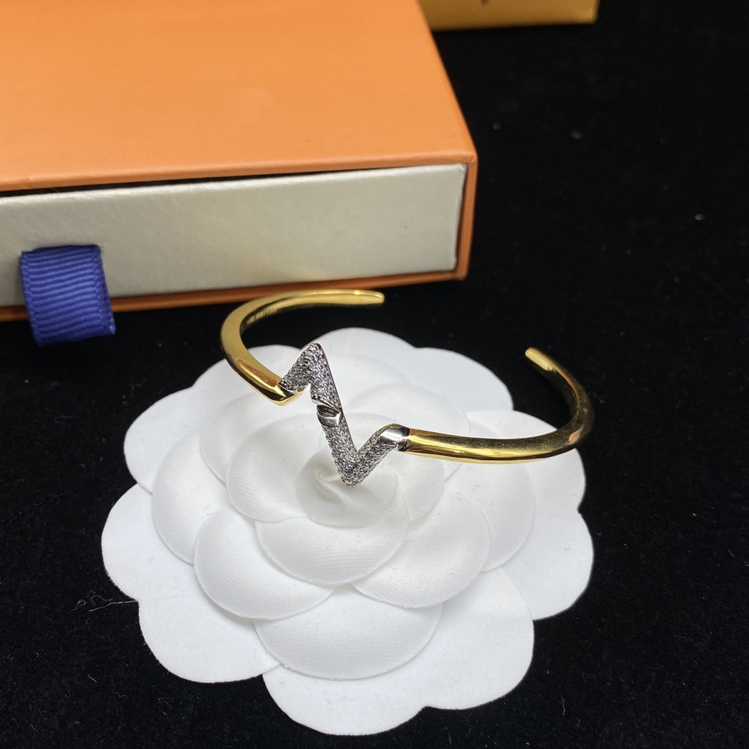 ¡®Aura Jewels¡¯VOLTE UPSITE DOWN DIAMOND GOLD OPEN BRACELET