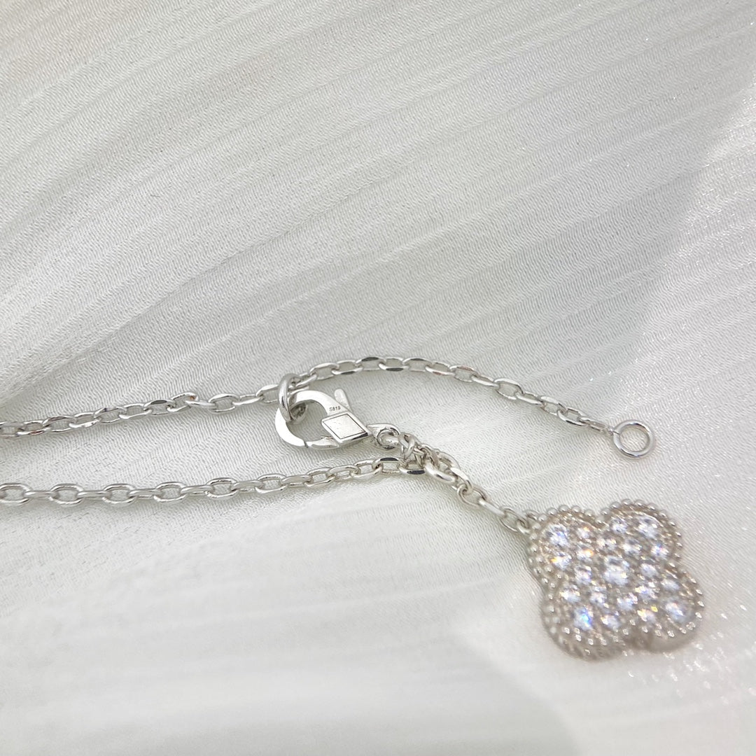 ¡®Aura Jewels¡¯CLOVER 5 MOTIFS SILVER DIAMONDS NECKLACE
