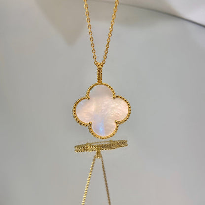 ¡®Aura Jewels¡¯CLOVER 25MM MOP LARGE PENDANT NECKLACE
