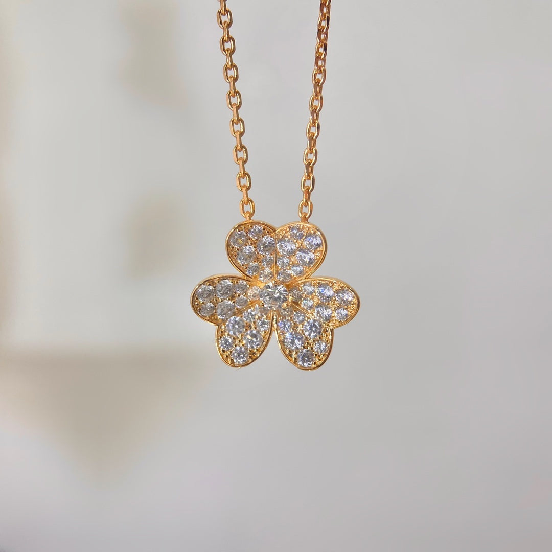¡®Aura Jewels¡¯FLOWER DIAMOND NECKLACE