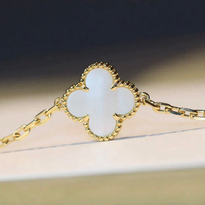 ¡®Aura Jewels¡¯CLOVER 20 MOTIFS WHITE MOP NECKLACE