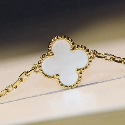 ¡®Aura Jewels¡¯CLOVER 20 MOTIFS WHITE MOP NECKLACE