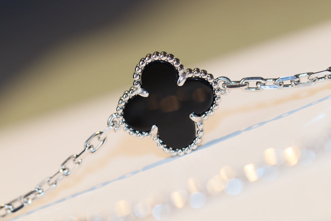 ¡®Aura Jewels¡¯CLOVER 20 MOTIFS ONYX DIAMOND SILVER