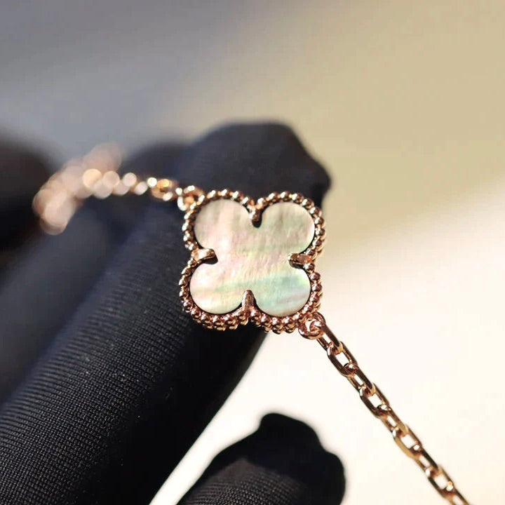 ¡®Aura Jewels¡¯CLOVER 20 MOTIFS DARK MOP DIAMOND  NECKLACE
