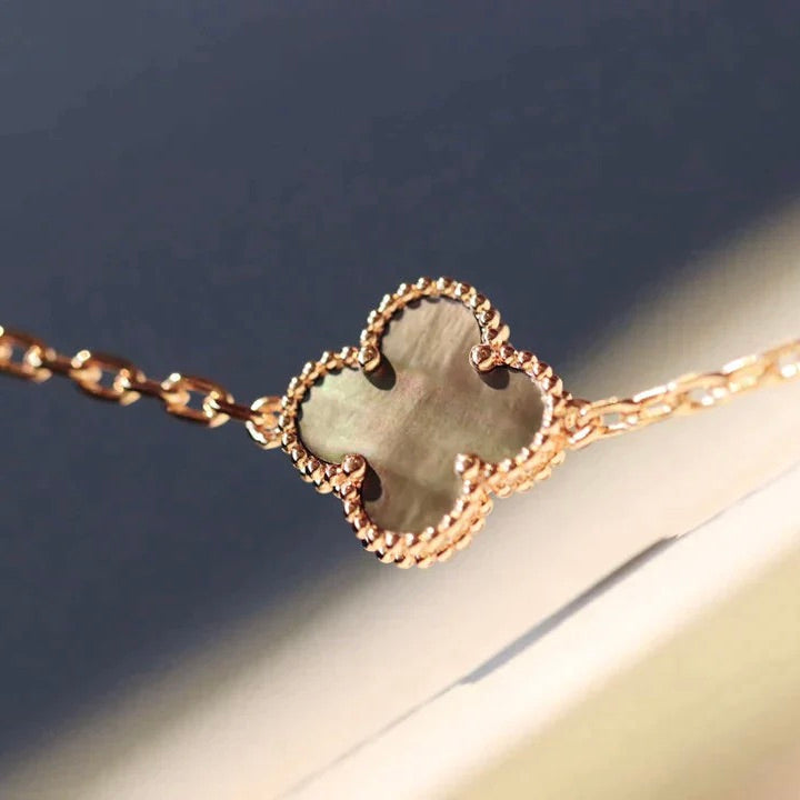 ¡®Aura Jewels¡¯CLOVER 20 MOTIFS LASER DIAMOND NECKLACE