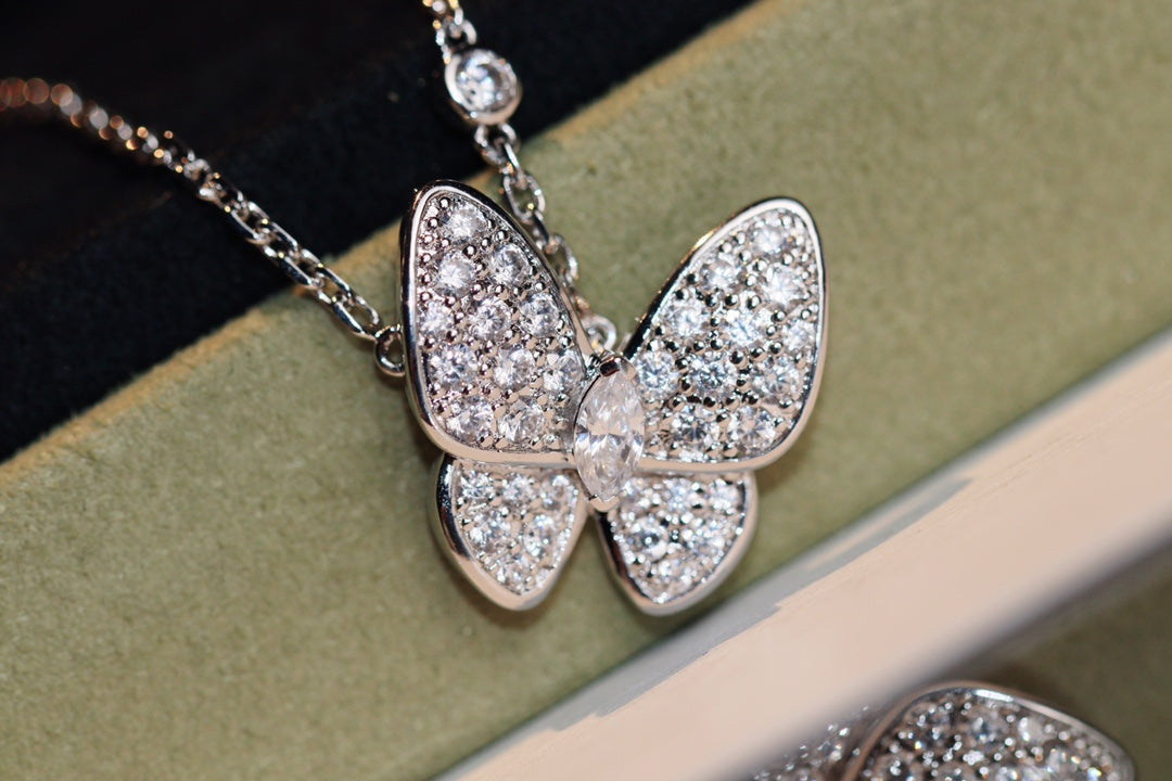 ¡®Aura Jewels¡¯BUTTERFLY DIAMOND NECKLACE