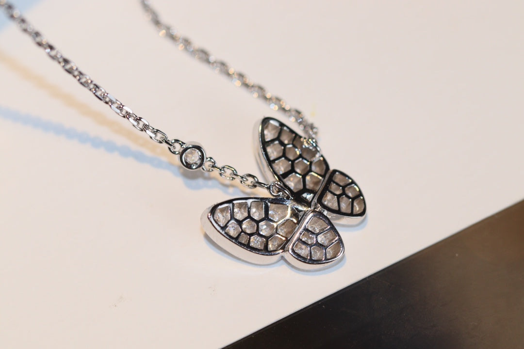 ¡®Aura Jewels¡¯BUTTERFLY DIAMOND NECKLACE