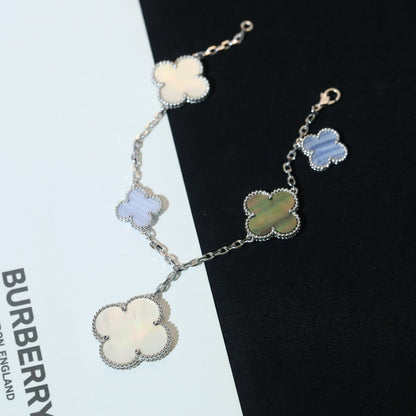 ¡®Aura Jewels¡¯CLOVER BRACELET 5 MOTIFS MOP CHALCEDONY SILVER