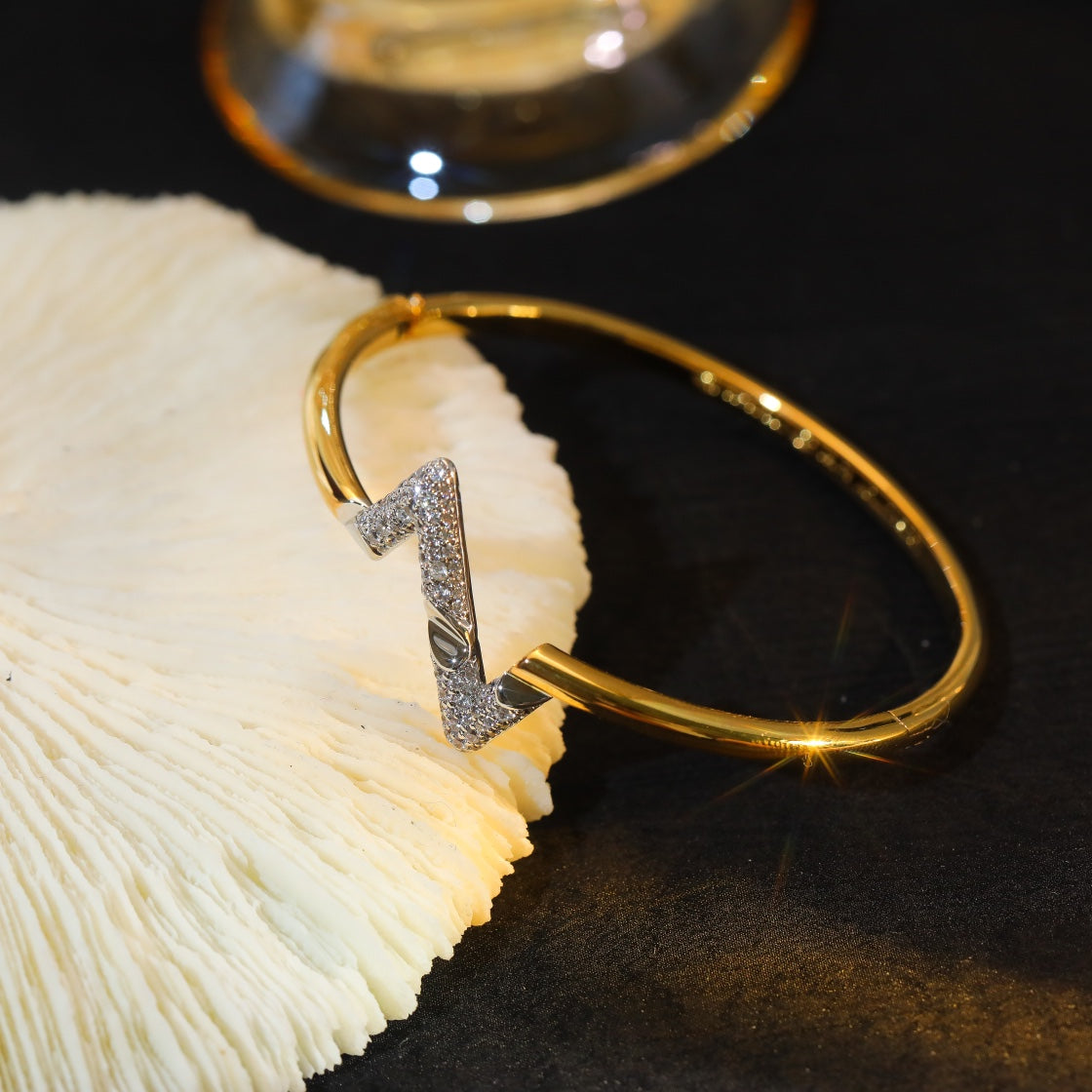 ¡®Aura Jewels¡¯VOLTE UPSITE DOWN GOLD DIAMOND BRACELET