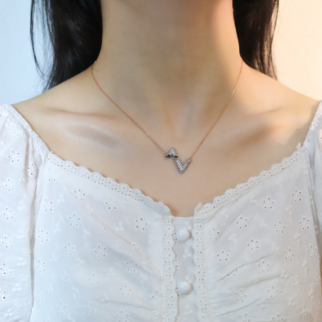 ¡®Aura Jewels¡¯VOLT SILVER DIAMOND PEDANT NECKLACE