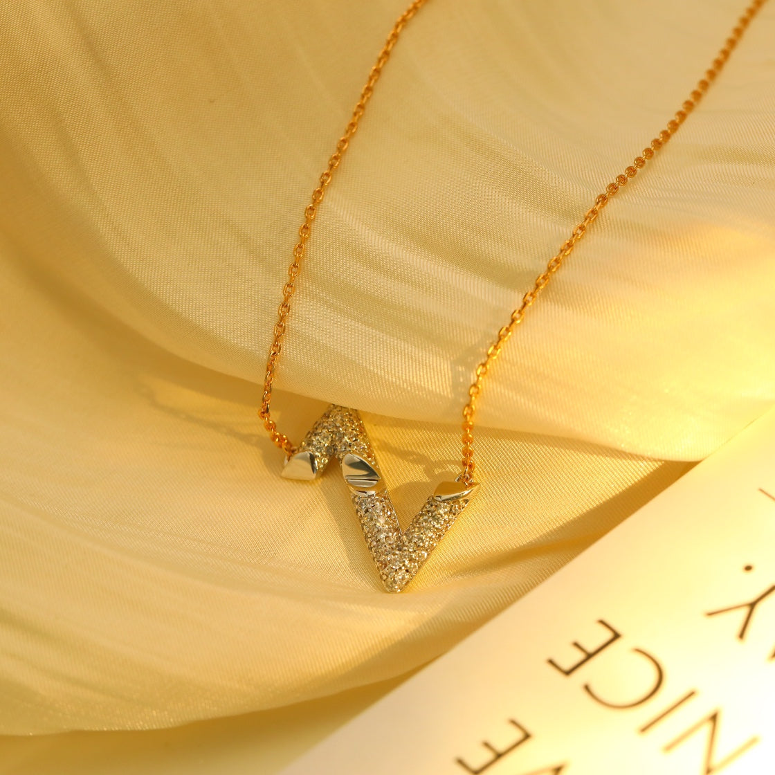 ¡®Aura Jewels¡¯VOLT SILVER DIAMOND PEDANT NECKLACE