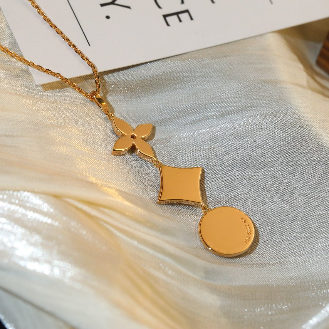 ¡®Aura Jewels¡¯STAR AND SUN DIAMOND PINK GOLD NECKLACE