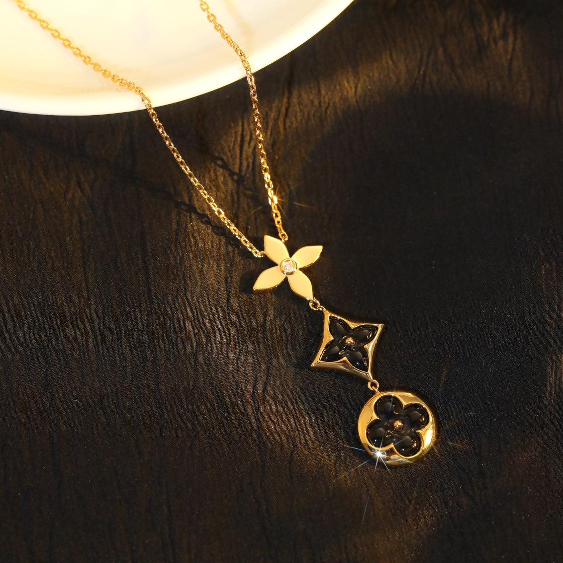 ¡®Aura Jewels¡¯STAR AND SUN ONYX PINK GOLD NECKLACE