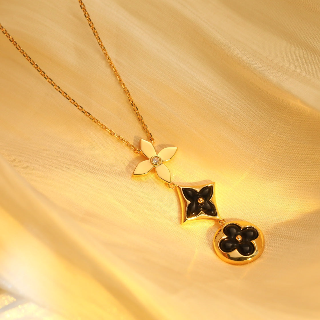 ¡®Aura Jewels¡¯STAR AND SUN ONYX PINK GOLD NECKLACE