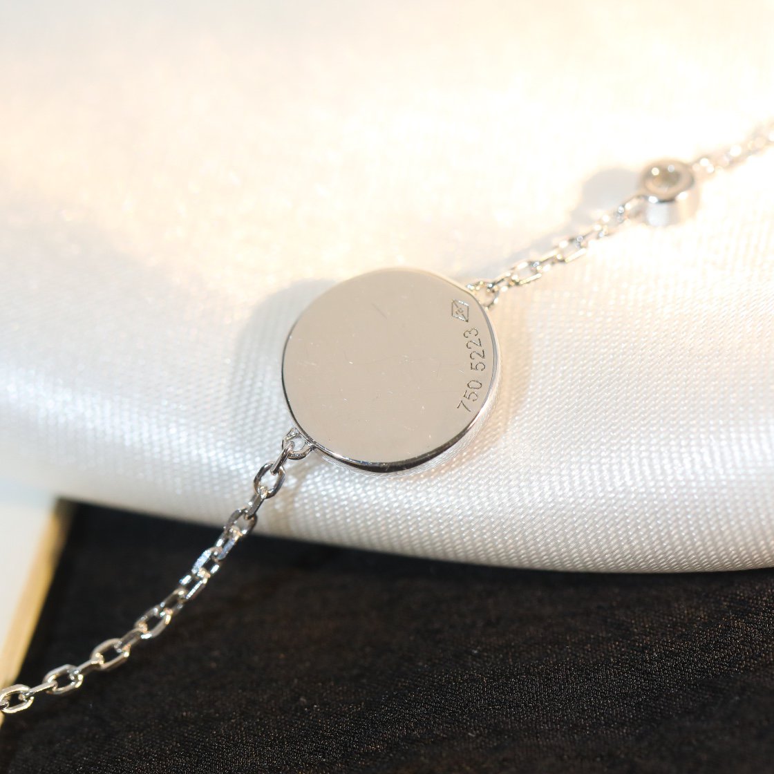¡®Aura Jewels¡¯SUN MOTIF PINK MOP SILVER BRACELET