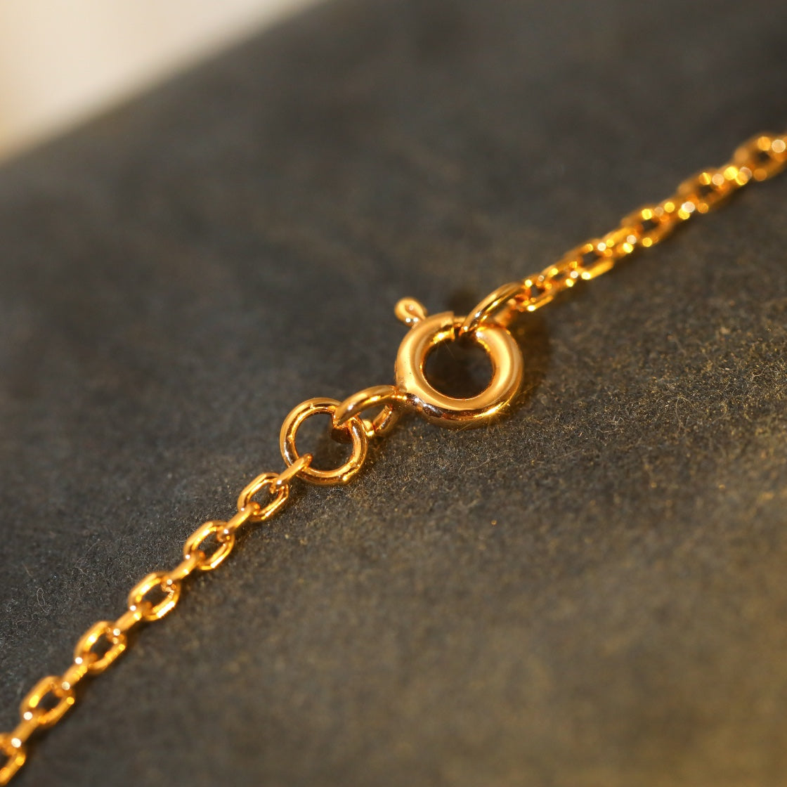 ¡®Aura Jewels¡¯SUN PEDANT PINK GOLD 1 DIAMOND NECKLACE