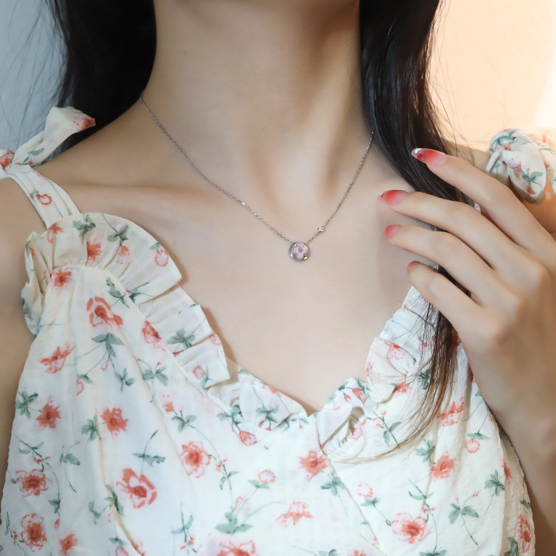 ¡®Aura Jewels¡¯SUN PEDANT PINK GOLD 1 DIAMOND NECKLACE