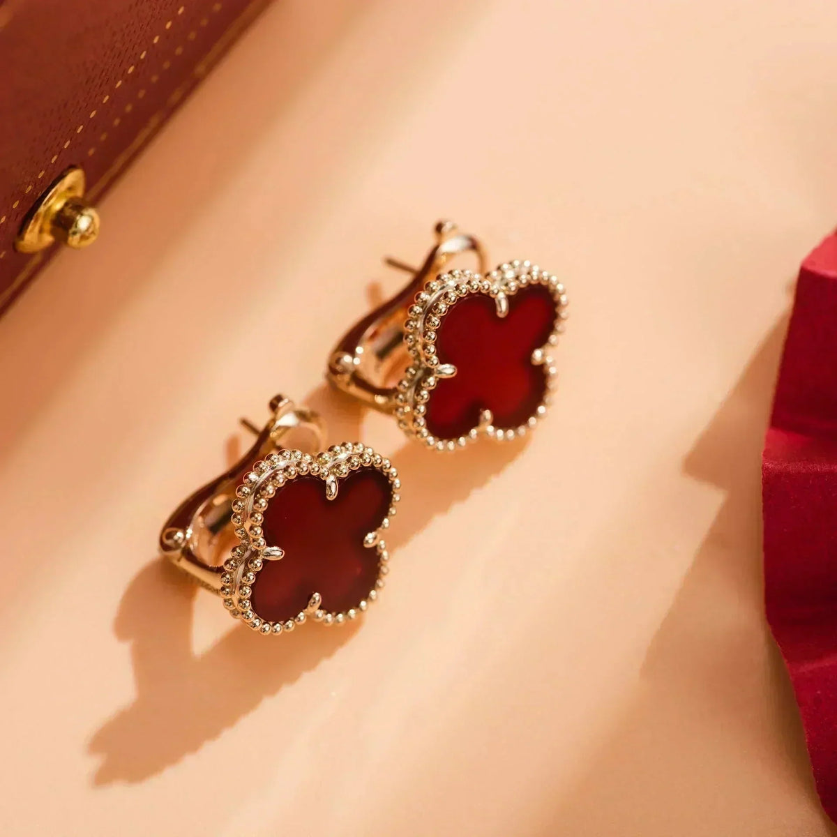 ¡®Aura Jewels¡¯CLOVER MEDIUM 1 MOTIFS CARNELIAN  EARRINGS