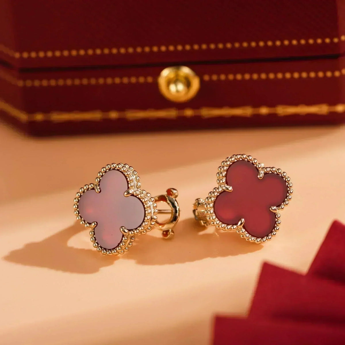 ¡®Aura Jewels¡¯CLOVER MEDIUM 1 MOTIFS CARNELIAN  EARRINGS