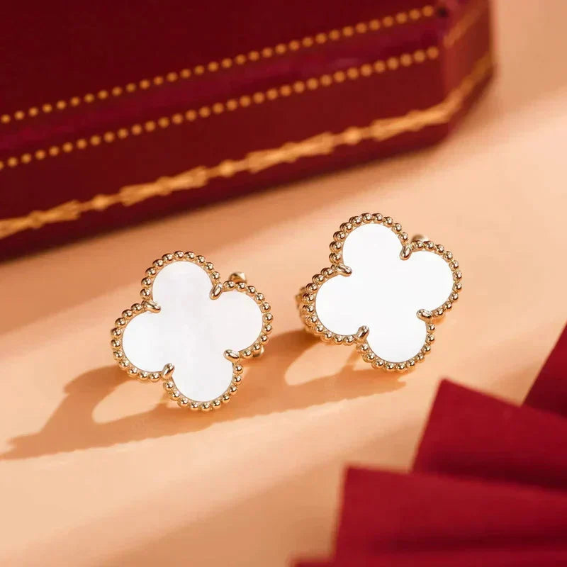 ¡®Aura Jewels¡¯CLOVER MEDIUM 1 MOTIFS  WHITE MOP STUD EARRINGS