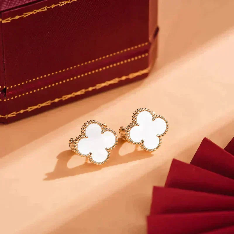 ¡®Aura Jewels¡¯CLOVER MEDIUM 1 MOTIFS  WHITE MOP STUD EARRINGS