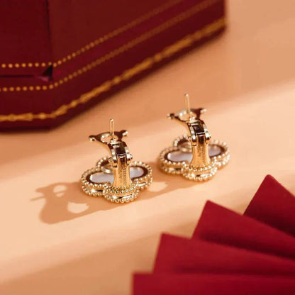 ¡®Aura Jewels¡¯CLOVER MEDIUM 1 MOTIFS  WHITE MOP STUD EARRINGS