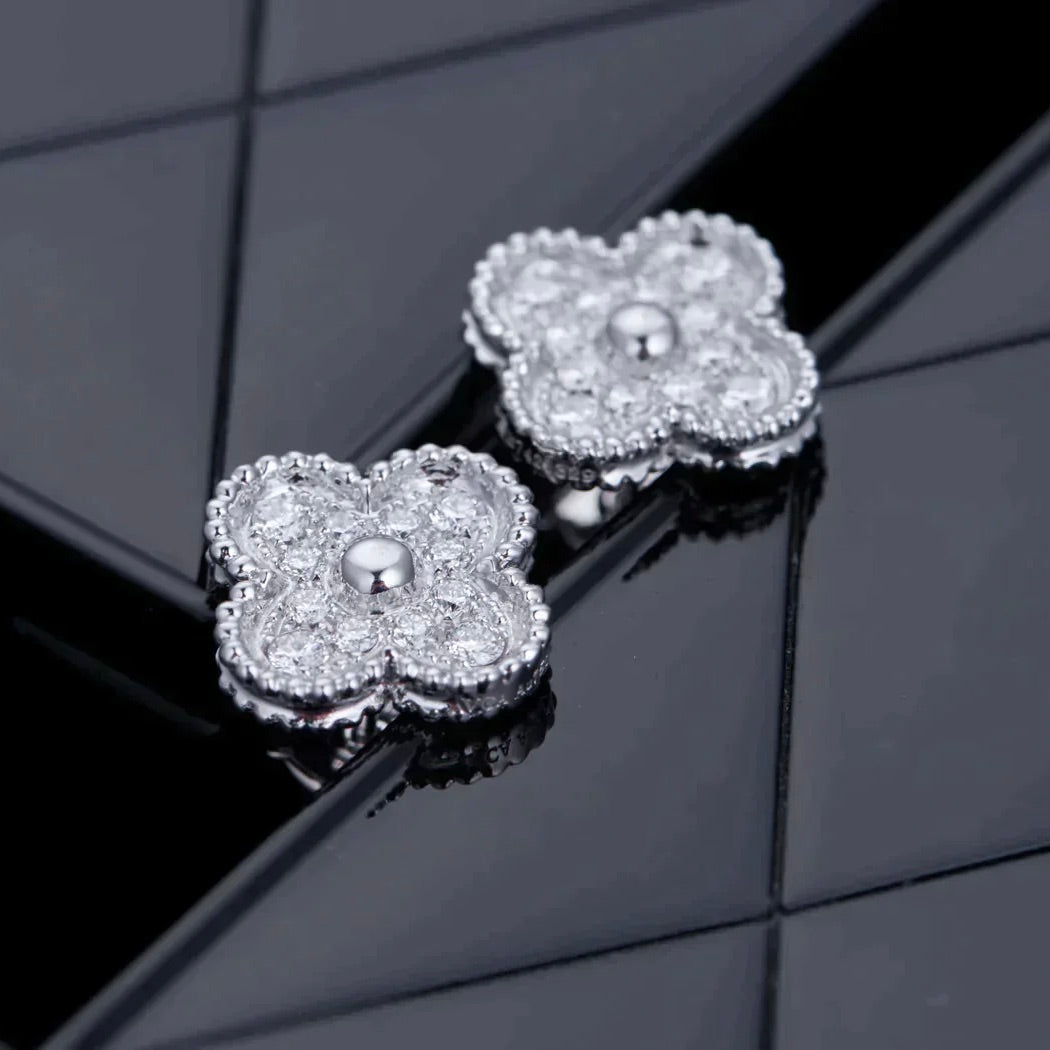 ¡®Aura Jewels¡¯CLOVER 1 MOTIFS DIAMOND STUD EARRINGS SILVER