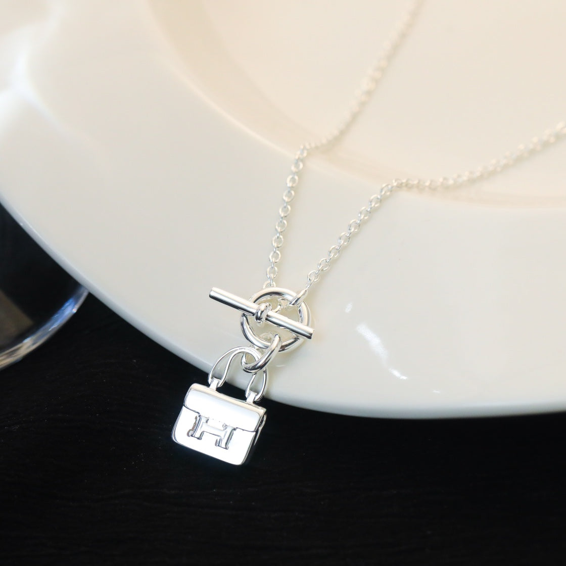 ¡®Aura Jewels¡¯POP H PEDANT SILVER NECKLACE