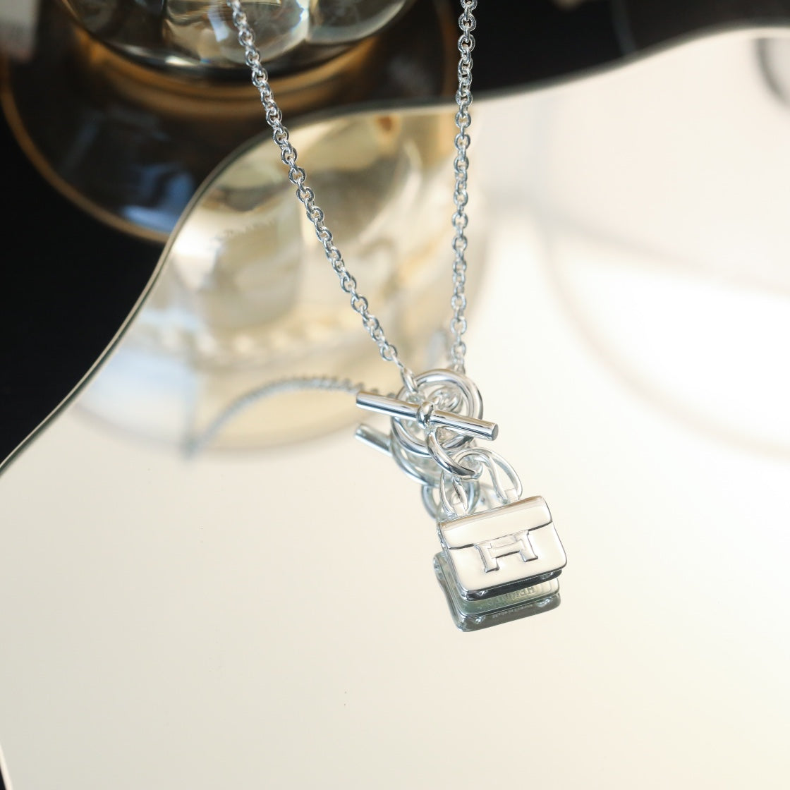 ¡®Aura Jewels¡¯POP H PEDANT SILVER NECKLACE