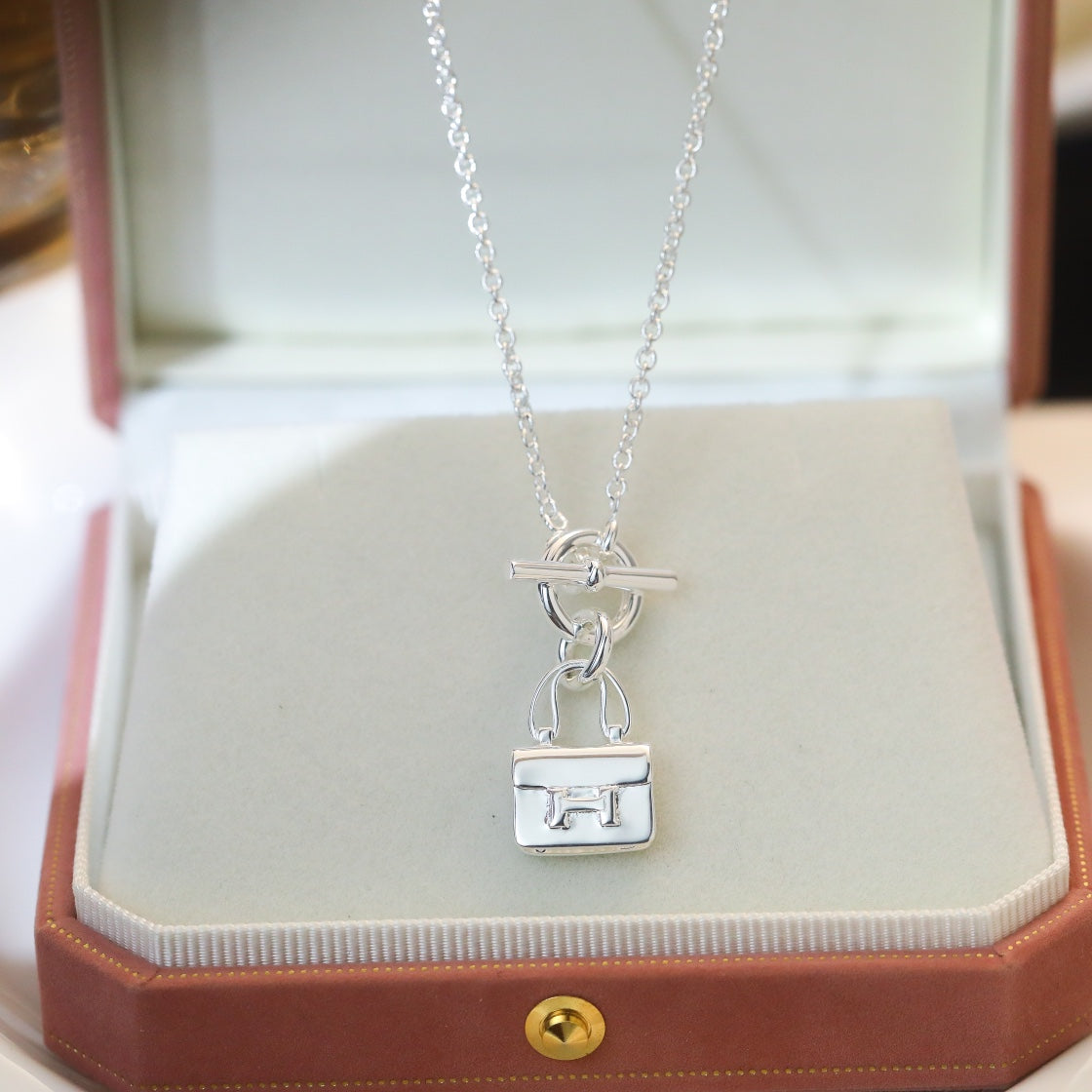 ¡®Aura Jewels¡¯POP H PEDANT SILVER NECKLACE
