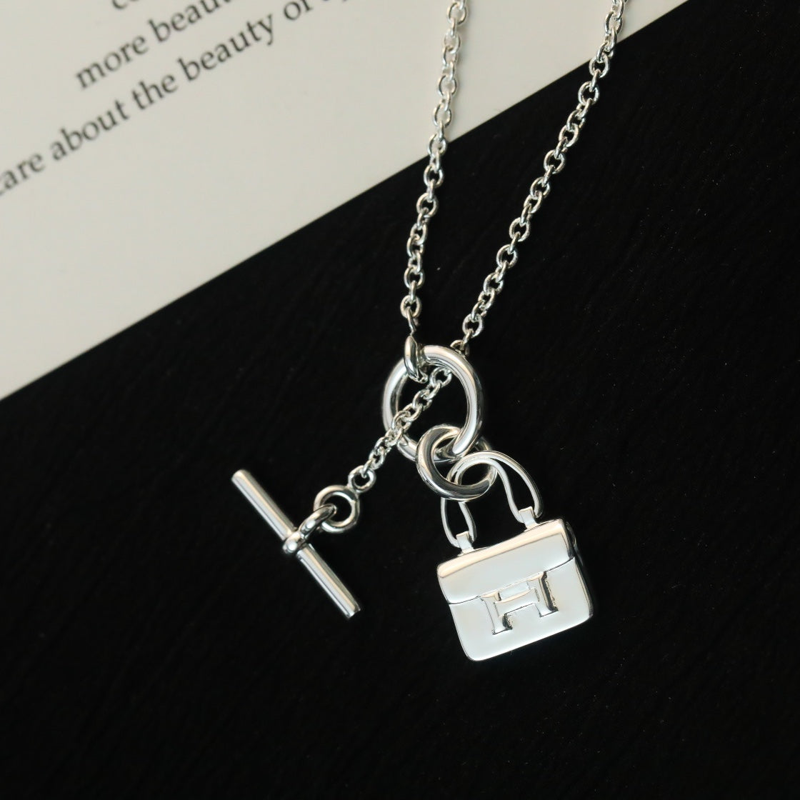 ¡®Aura Jewels¡¯POP H PEDANT SILVER NECKLACE