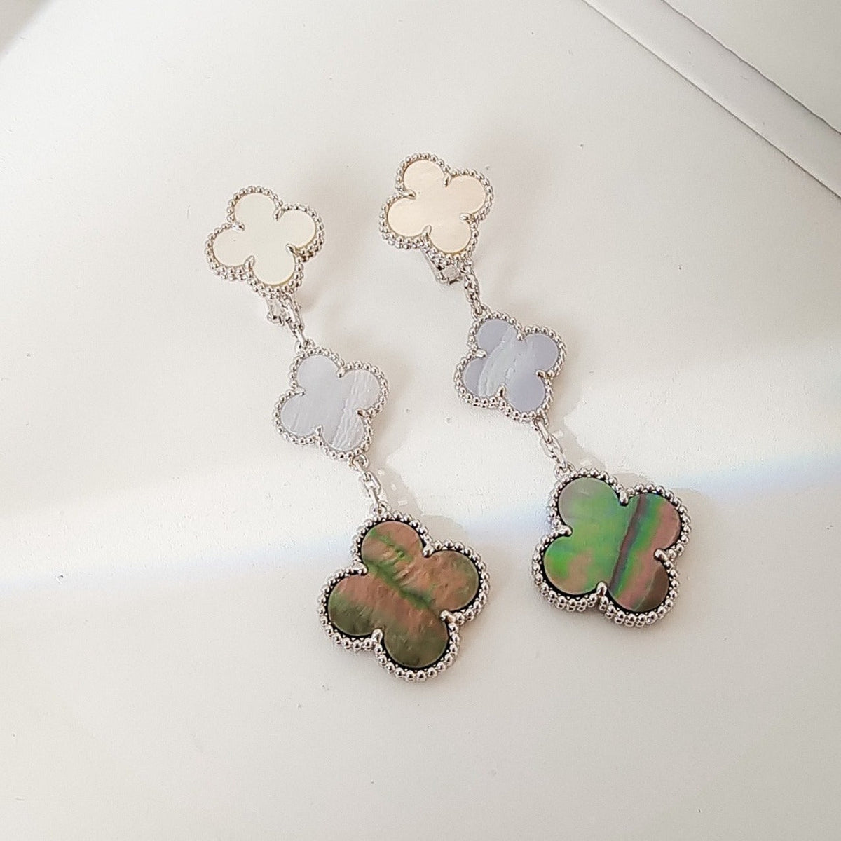 ¡®Aura Jewels¡¯CLOVER 3 MOTIFS CHALCEDONY DARK MOP SILVER EARRINGS