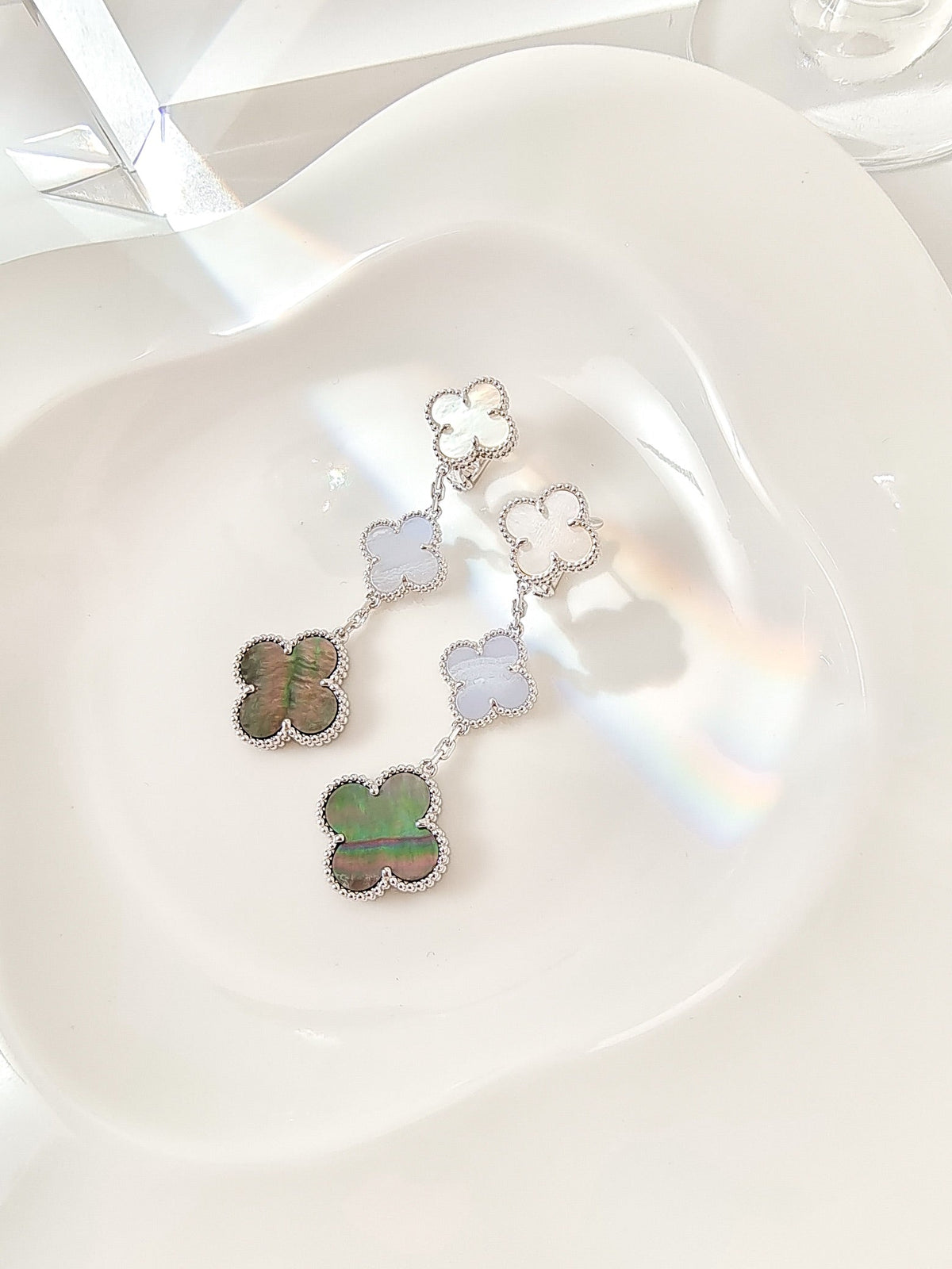 ¡®Aura Jewels¡¯CLOVER 3 MOTIFS CHALCEDONY DARK MOP SILVER EARRINGS
