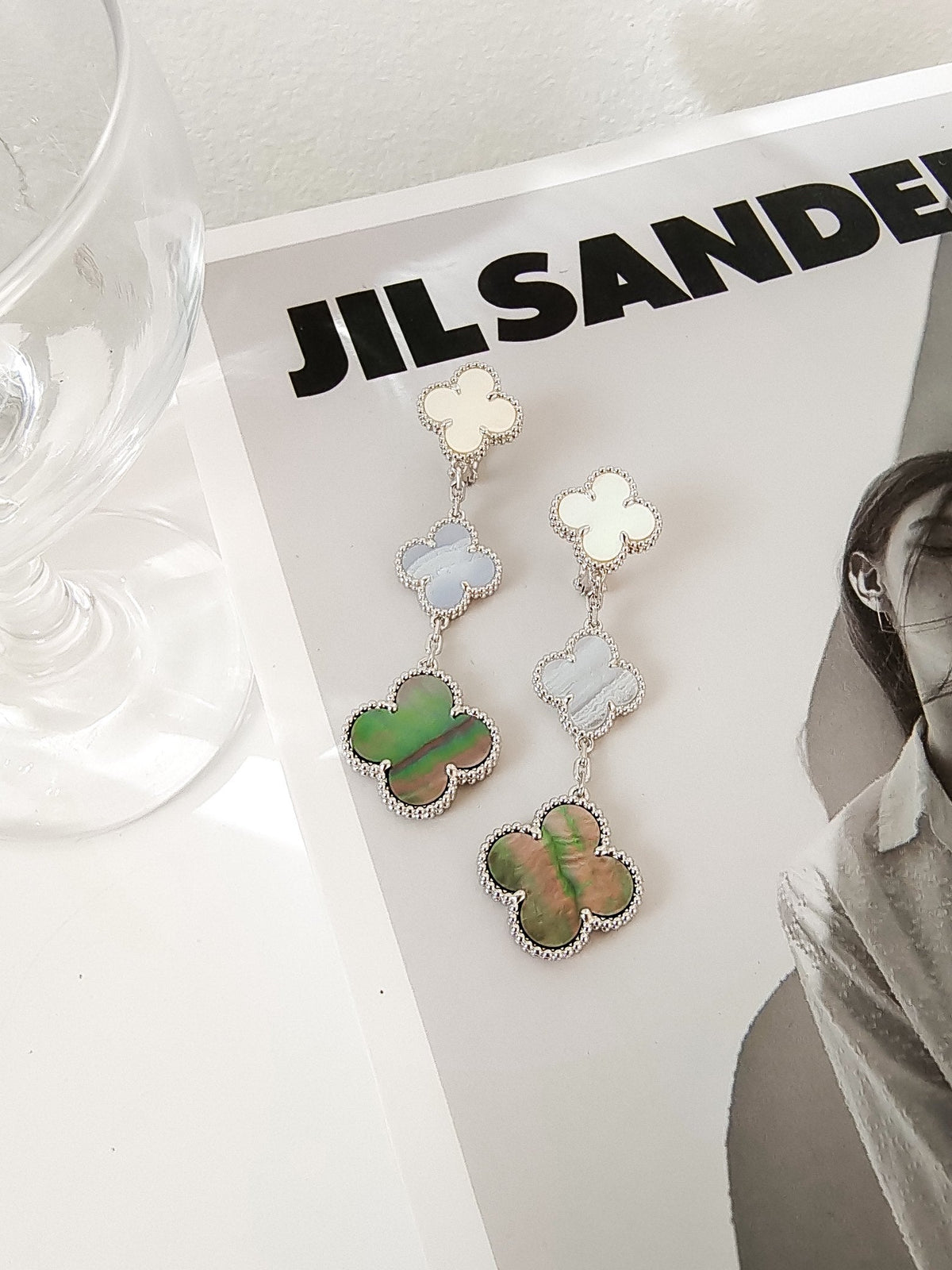 ¡®Aura Jewels¡¯CLOVER 3 MOTIFS CHALCEDONY DARK MOP SILVER EARRINGS