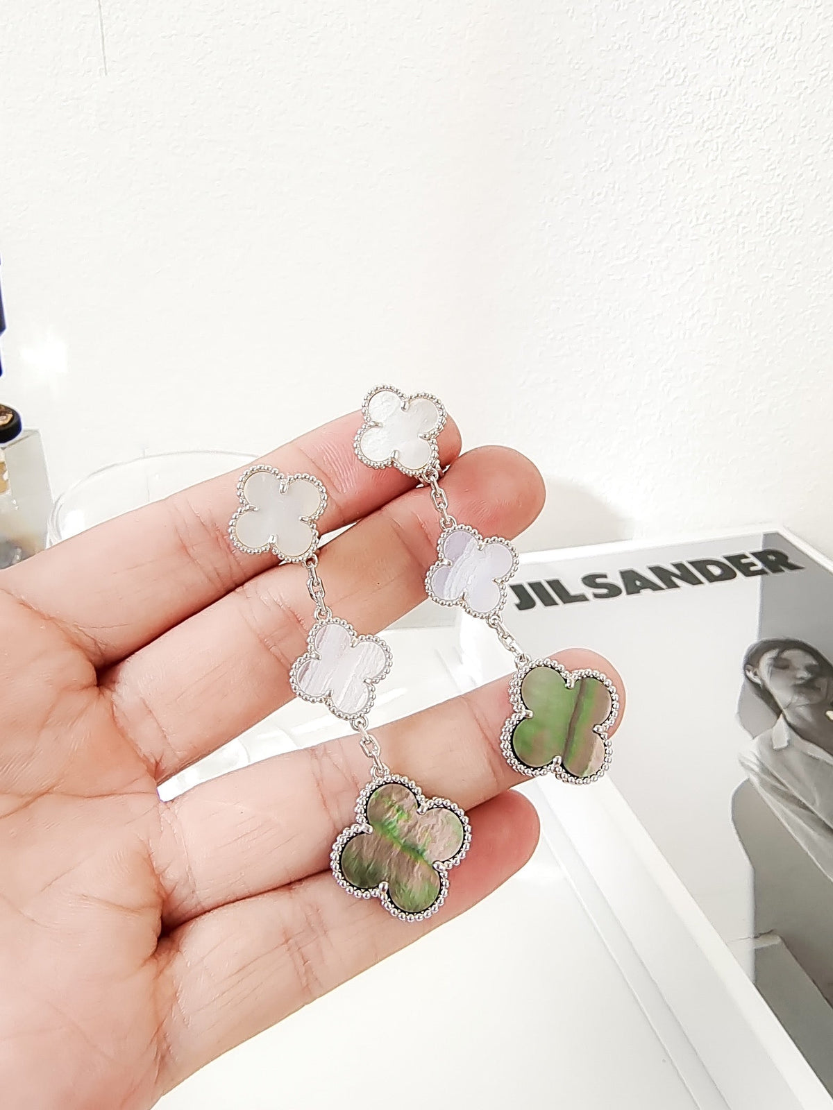 ¡®Aura Jewels¡¯CLOVER 3 MOTIFS CHALCEDONY DARK MOP SILVER EARRINGS