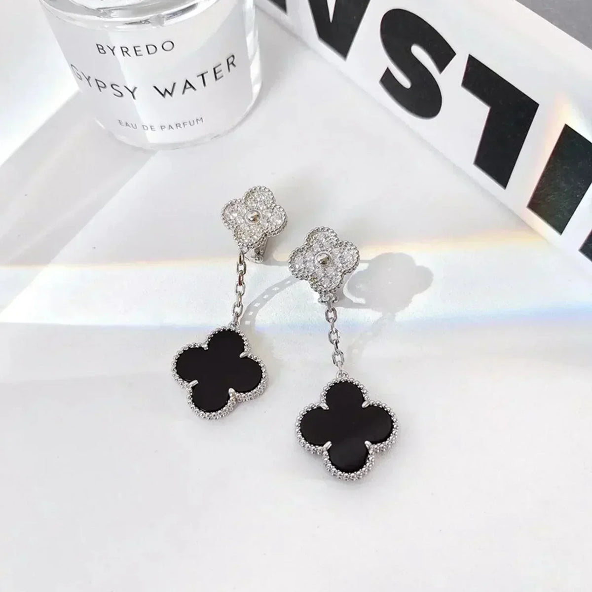 ¡®Aura Jewels¡¯CLOVER 2 MOTIFS  DIAMOND ONYX EARRINGS SILVER
