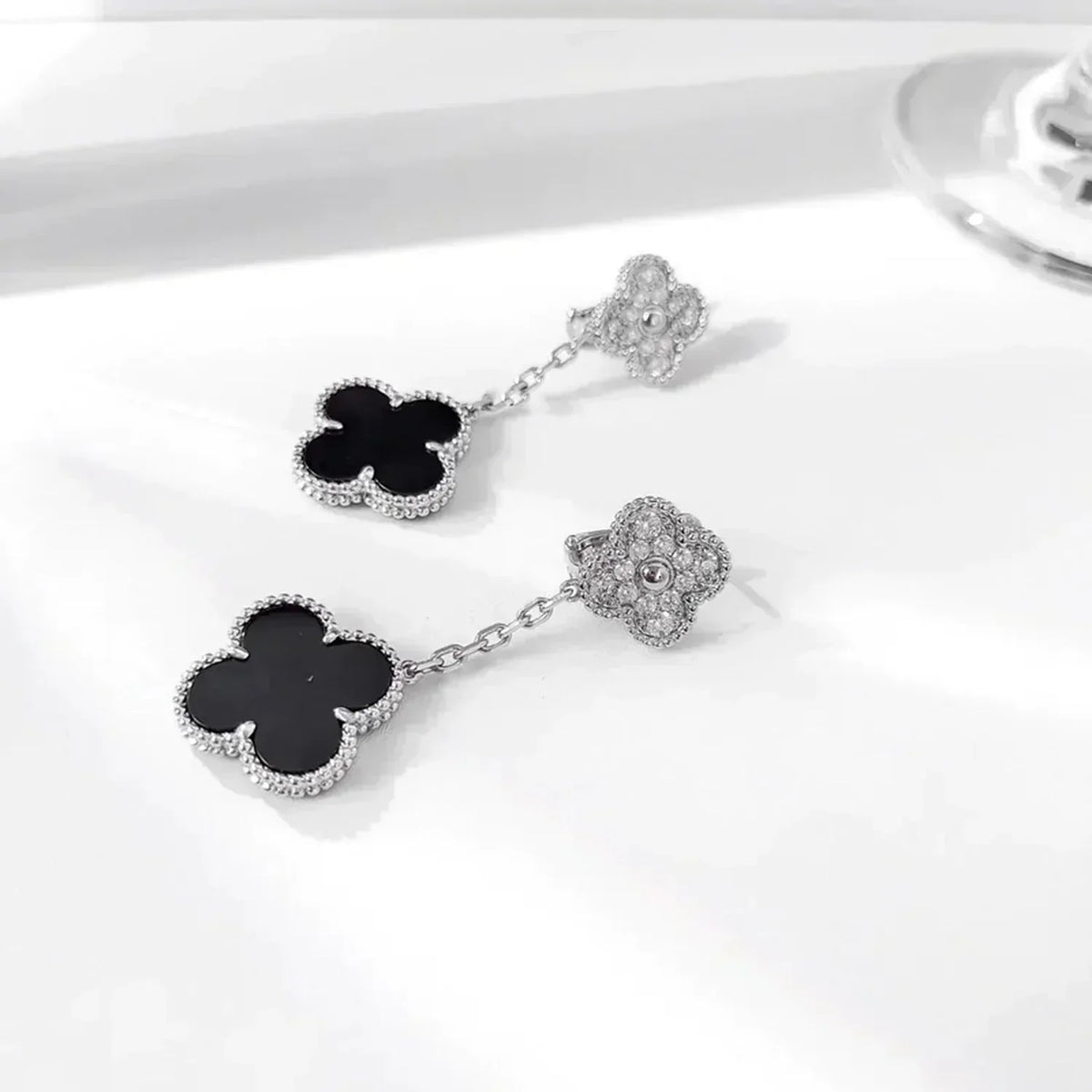 ¡®Aura Jewels¡¯CLOVER 2 MOTIFS  DIAMOND ONYX EARRINGS SILVER