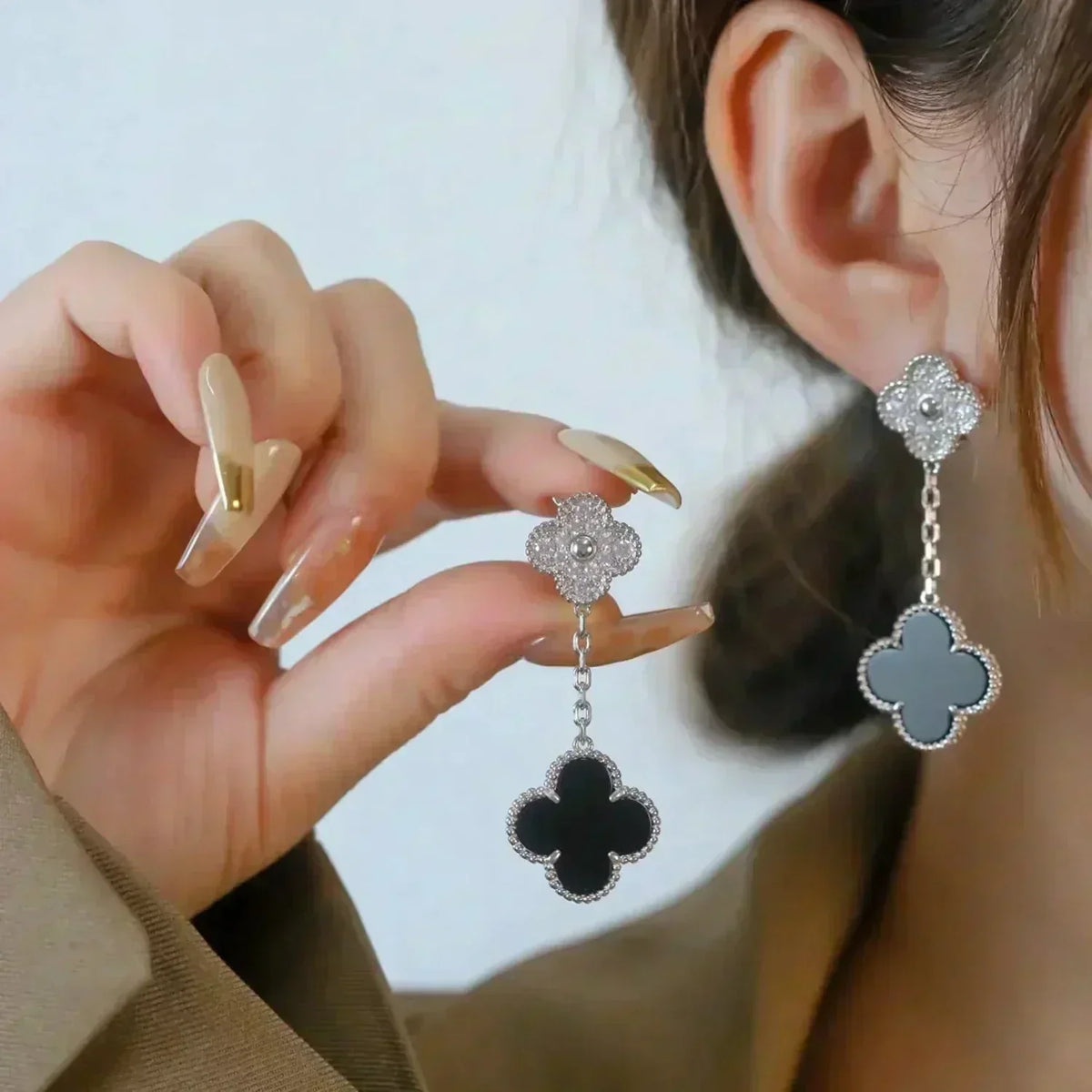 ¡®Aura Jewels¡¯CLOVER 2 MOTIFS  DIAMOND ONYX EARRINGS SILVER