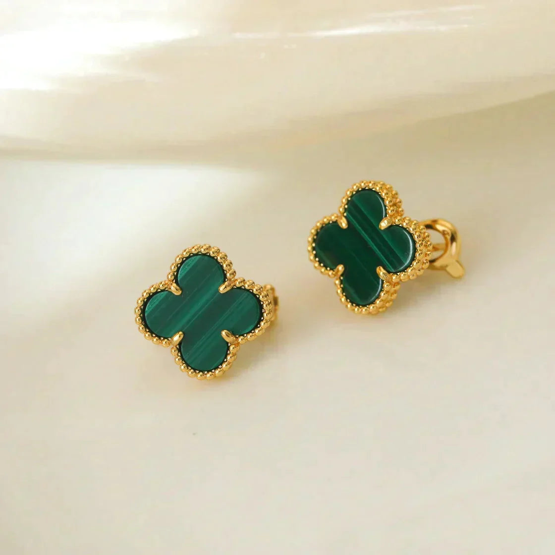 ¡®Aura Jewels¡¯CLOVER MEDIUM 1 MOTIFS MALACHITE  EARRINGS