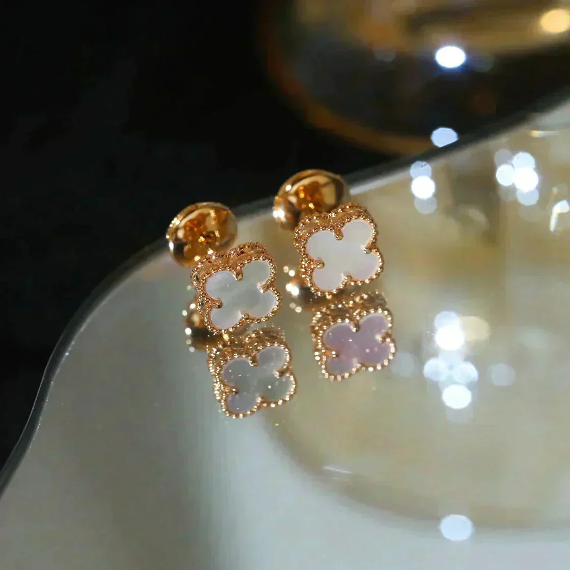 ¡®Aura Jewels¡¯CLOVER MINI 9.5MM WHITE MOP EARRINGS